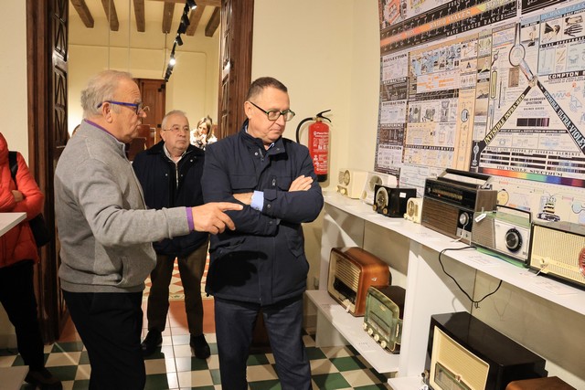 Xavier Solà visita el Museu de la Ràdio de les Borges del Camp